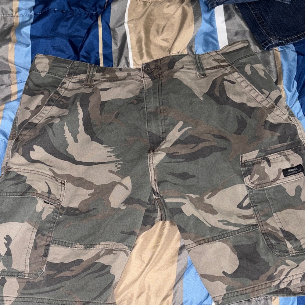 Wrangler Green Camouflage Cargo Shorts
